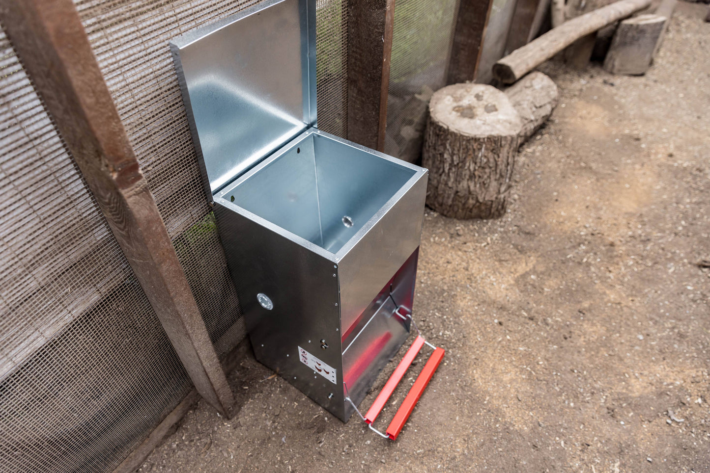 My Favorite Chicken - Automatic Metal Poultry Treadle Feeder 40lb